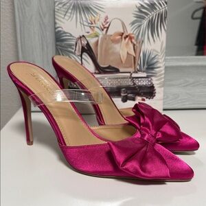 Shoe Dazzle Fuchsia Satin Heels with Bow